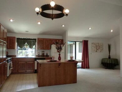 1916 Meadow Glen, Grants Pass, OR 97527 - photo 3