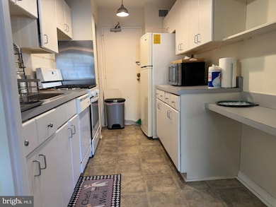 Park Sutton Condominiums unit 417, Silver Spring, MD 20910 - photo 7