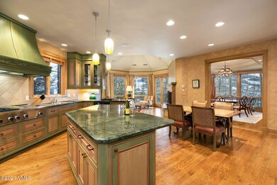 1085_riva_glen_interior_kitchen_b
