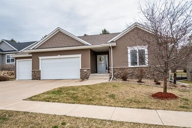 2917 Caspian Rd, Hiawatha, IA 52233 - photo 2