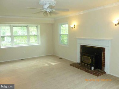 4913 Riverton Ln, Bowie, MD 20715 - photo 3