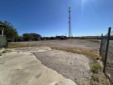 207 Arco Iris Rd, Laredo, TX 78043 - photo 2