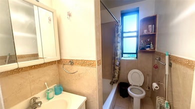 Sanford Court unit 3, Flushing, NY 11355 - photo 4