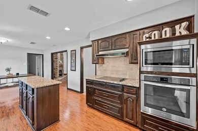 2508 Hurstview Dr, Hurst, TX 76054 - photo 3