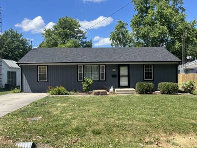 908 Timmons Dr, Tuscola, IL 61953 - photo 2