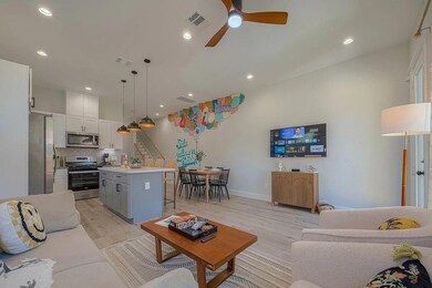 2105 Sam Wilson St unit E, Houston, TX 77020 - photo 4