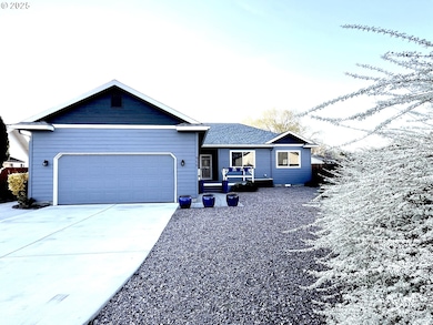 855 NW Maple Ln, Redmond, OR 97756 - photo 2