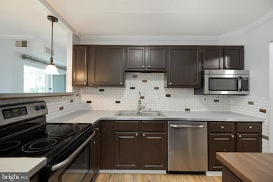 607 Center St unit T3, Herndon, VA 20170 - photo 4