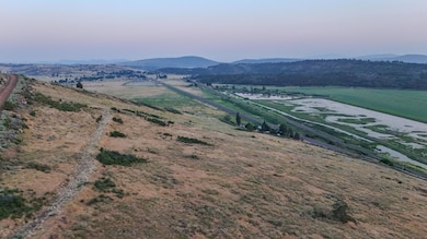 0 Hanks Marsh Vista unit lot 24 220186222, Klamath Falls, OR 97601 - photo 2