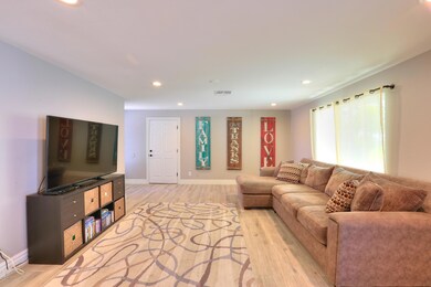 2744 S PECAN