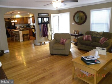 22920 Berry Cir, Smithsburg, MD 21783 - photo 5