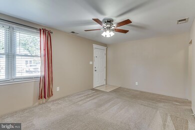 553 Munroe Cir, Glen Burnie, MD 21061 - photo 5