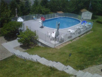 Swimming Pool/Hot Tub/Sauna. 34 x 19 x 4 Foot Pool