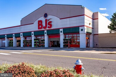 12501 Hayes Ct unit 204, Fairfax, VA 22033 - photo 2