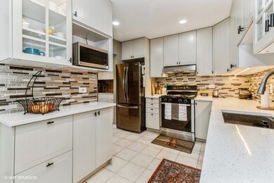 102 Pembroke Cir unit 47C1, Lake Bluff, IL 60044 - photo 3