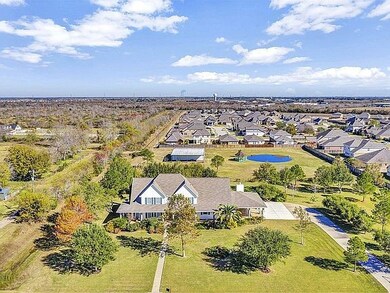 1300 Plantation Dr, Alvin, TX 77511 - photo 3