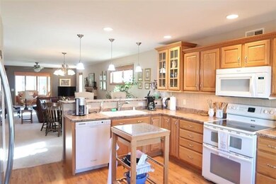 823 Charles Ct, Oregon, WI 53575 - photo 4