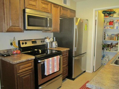 887 Kitchen3
