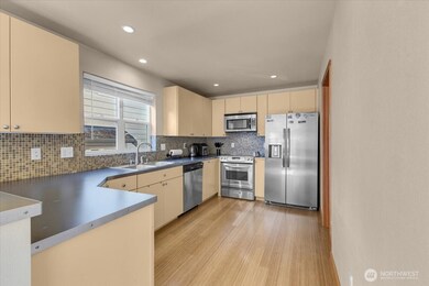 1719 SW Henderson St, Seattle, WA 98106 - photo 4