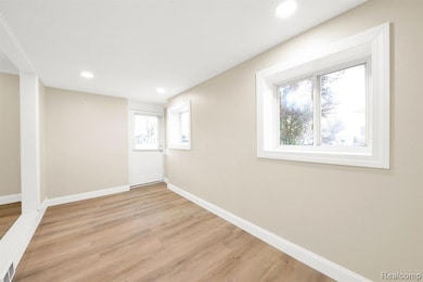 19178 Meier St, Roseville, MI 48066 - photo 5