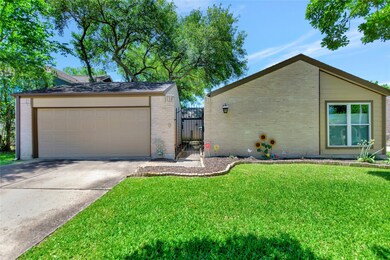 16630 Oxnard Ln, Friendswood, TX 77546 - photo 2