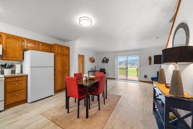 Kitchen / Dining (5470)