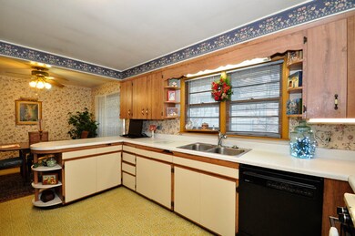 2318 Waverly Place, Waukegan, IL 60085 - photo 6