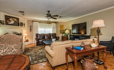 Living Room 1 (3)
