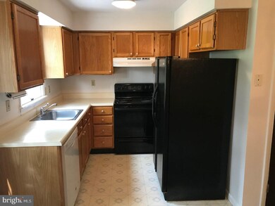 632 Lincoln St, Shoemakersville, PA 19555 - photo 6