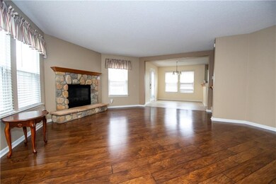 10215 Lothbury Cir, Fishers, IN 46037 - photo 4