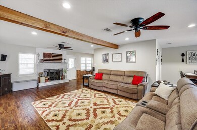 917 Bedford Ct W, Hurst, TX 76053 - photo 4