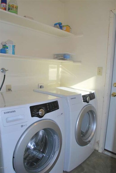 INDOOR LAUNDRY RM