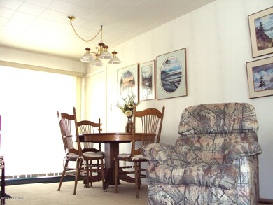 1746 Aleutian Dining Area