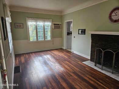 Entry/living room