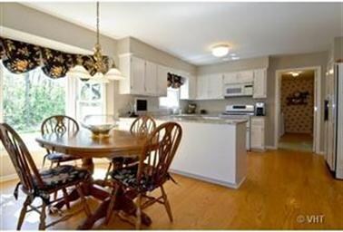 2033 Dichtl Ct, Naperville, IL 60565 - photo 4