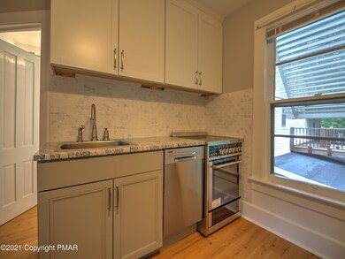 707 Scott St unit 2 (Second Floor), Stroudsburg, PA 18360 - photo 6