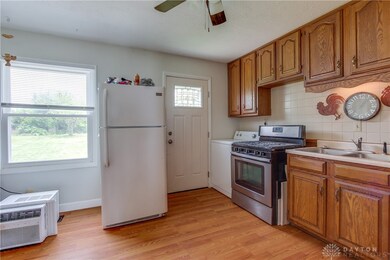 848 Richard Dr, Xenia, OH 45385 - photo 4