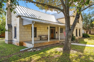 107 N Acorn St, Fredericksburg, TX 78624 - photo 3