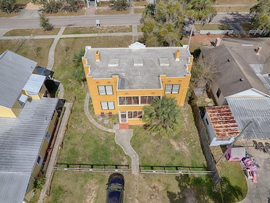 Exterior Rear & Parking