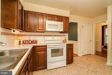 9706 Rolling Ridge Dr, Fairfax Station, VA 22039 - photo 3