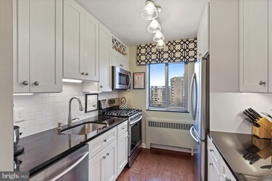 Potomac Plaza Terraces unit 917, Washington, DC 20037 - photo 2