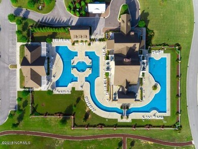 Pool-clubhouse