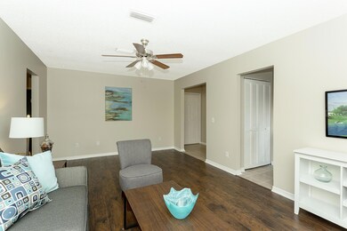 006_Living Room
