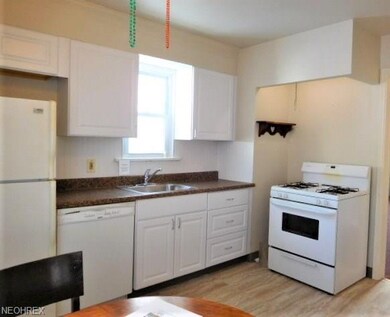 Fresh, new Kitchen (late 2017) with new cabinets, counter, paint, faucet and flooring.