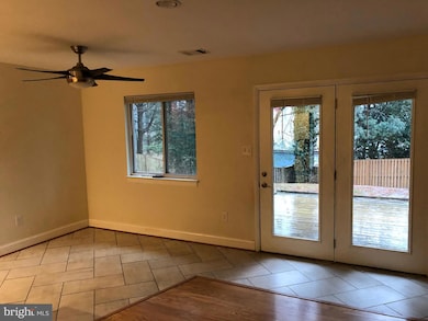 11303 Gatesborough Ln, Reston, VA 20191 - photo 6