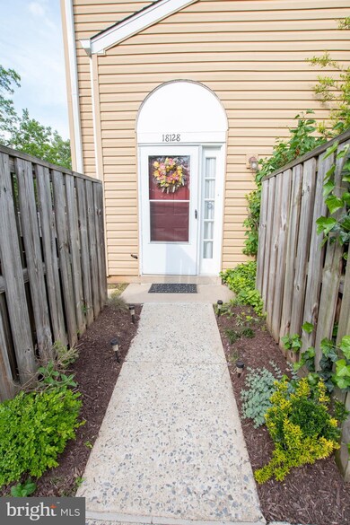 18128 Rolling Meadow Way, Olney, MD 20832 - photo 2