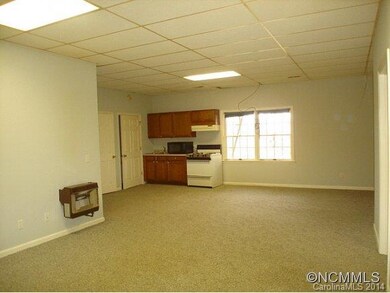 HUGE FAMILY RM WITH FULL BATH