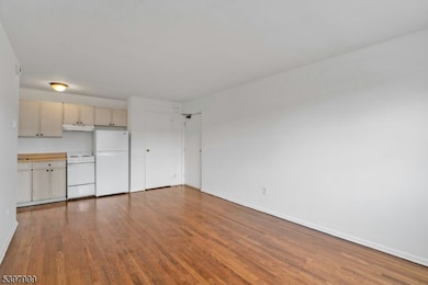 377 Park St, Hackensack, NJ 07601 - photo 7