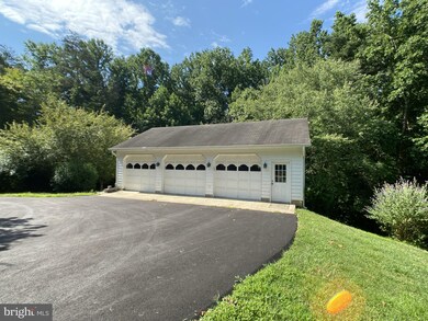 8104 Flossie Ln, Clifton, VA 20124 - photo 6