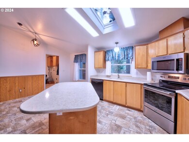 31746 Camas Swale Rd, Creswell, OR 97426 - photo 6